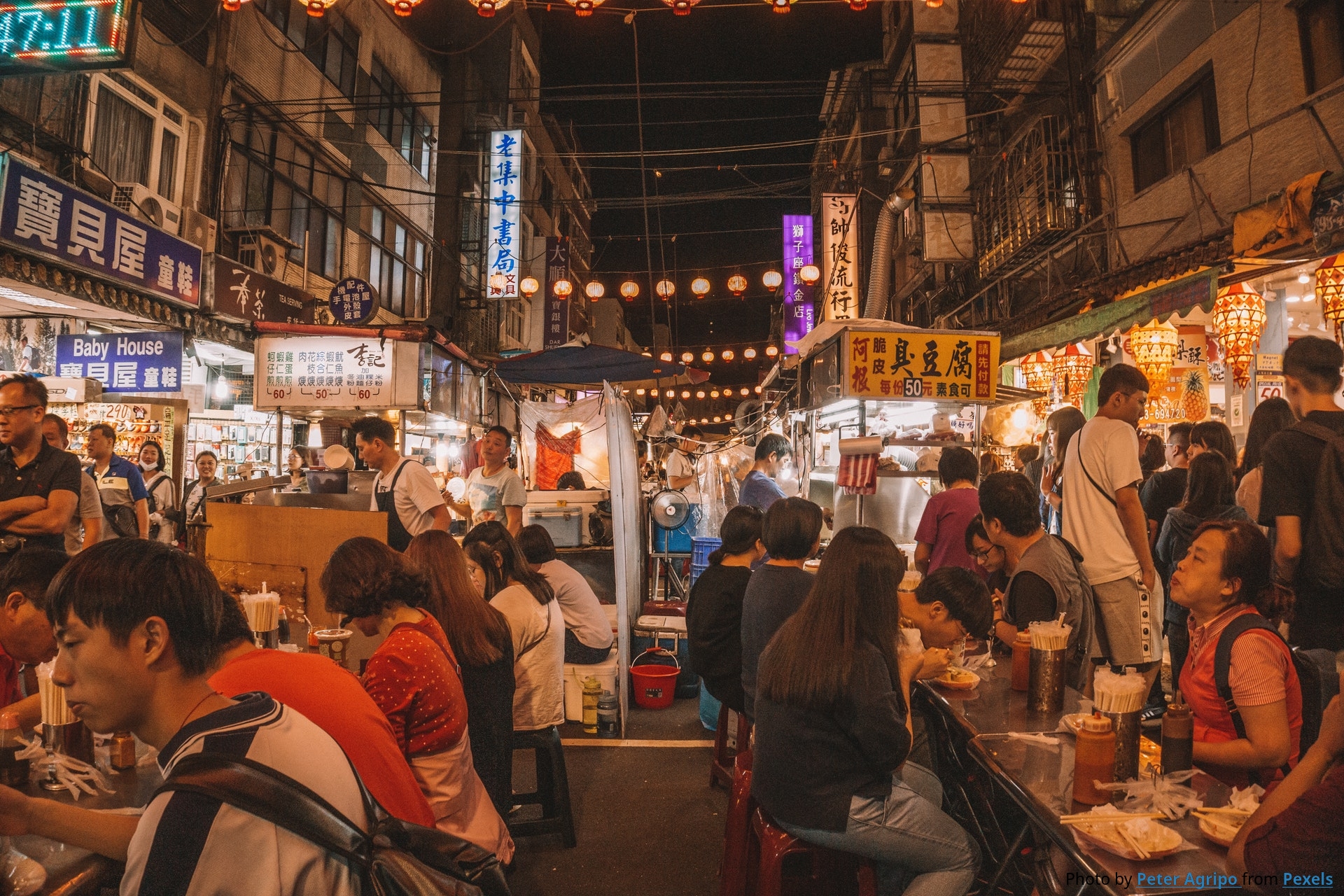 People eating street food. Photography by Peter Agripo from Pexels.